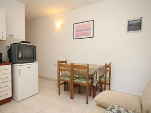 18693402-Ferienwohnung-4-Kukljica-300x225-3