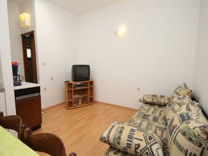 18688681-Ferienwohnung-4-Kukljica-300x225-1