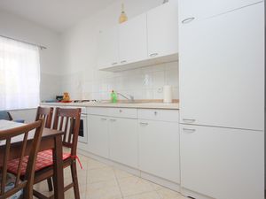 18693434-Ferienwohnung-4-Kukljica-300x225-5