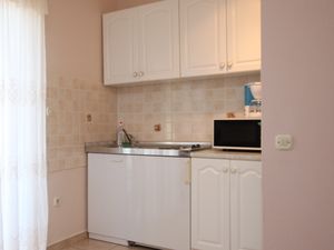 19127348-Ferienwohnung-4-Kukljica-300x225-4