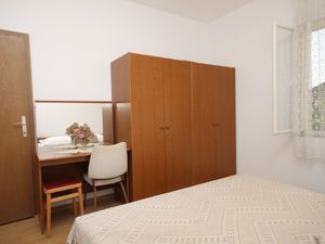 19127350-Ferienwohnung-6-Kukljica-300x225-5