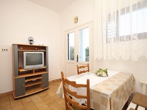 23930183-Ferienwohnung-3-Kukljica-300x225-2