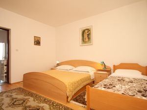 23930183-Ferienwohnung-3-Kukljica-300x225-4