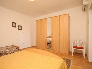 23930183-Ferienwohnung-3-Kukljica-300x225-5