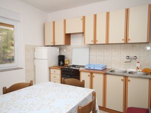 23930233-Ferienwohnung-7-Kukljica-300x225-3