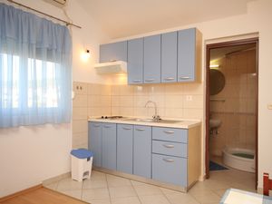 23930346-Ferienwohnung-4-Kukljica-300x225-3