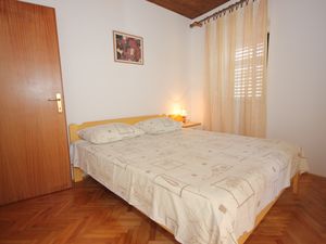 23930149-Ferienwohnung-3-Kukljica-300x225-4