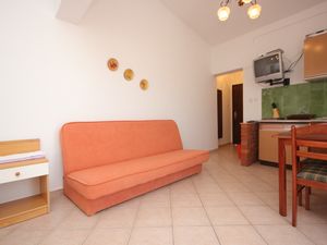 23930153-Ferienwohnung-4-Kukljica-300x225-2