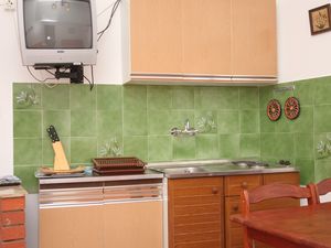 23930153-Ferienwohnung-4-Kukljica-300x225-4