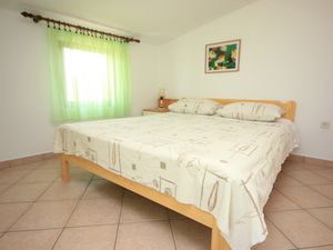 23930153-Ferienwohnung-4-Kukljica-300x225-5