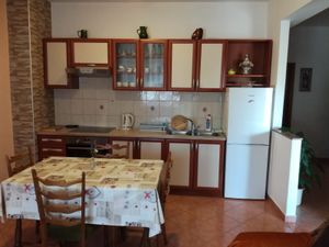 23930182-Ferienwohnung-5-Kukljica-300x225-3