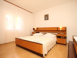 23930182-Ferienwohnung-5-Kukljica-300x225-4