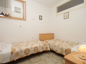 23930215-Ferienwohnung-4-Kukljica-300x225-5