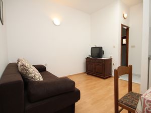 23930234-Ferienwohnung-4-Kukljica-300x225-1