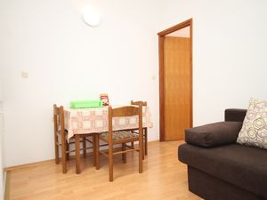 23930234-Ferienwohnung-4-Kukljica-300x225-4