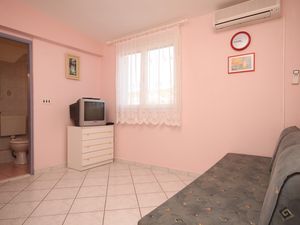 23930279-Ferienwohnung-4-Kukljica-300x225-2