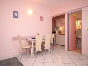 23930279-Ferienwohnung-4-Kukljica-300x225-3