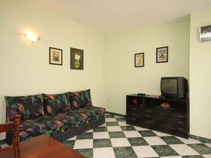 23930280-Ferienwohnung-4-Kukljica-300x225-1