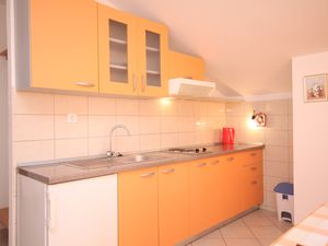 23930345-Ferienwohnung-4-Kukljica-300x225-3