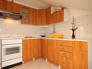 23930181-Ferienwohnung-5-Kukljica-300x225-4