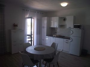 23930200-Ferienwohnung-4-Kukljica-300x225-2