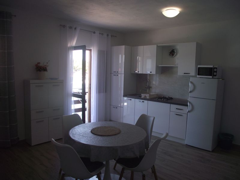 23930200-Ferienwohnung-4-Kukljica-800x600-2