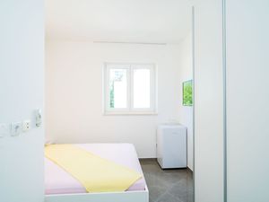 24057965-Ferienwohnung-2-Kupari-300x225-2