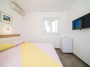 24057965-Ferienwohnung-2-Kupari-300x225-5