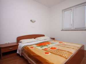 18323505-Ferienwohnung-5-Kustići-300x225-5