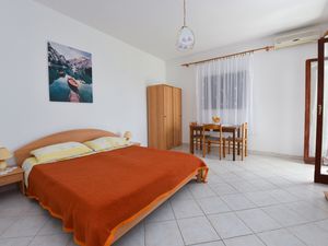 18688604-Ferienwohnung-2-Kustići-300x225-4