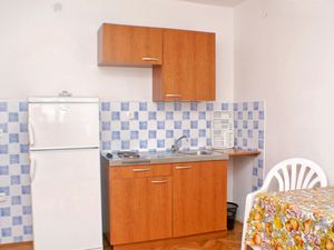 19059852-Ferienwohnung-5-Kustići-300x225-3