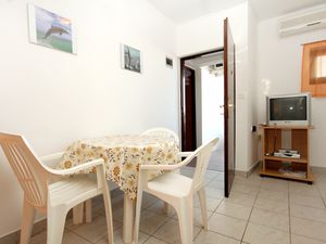 19096477-Ferienwohnung-5-Kustići-300x225-1