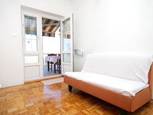 18951326-Ferienwohnung-4-Kustići-300x225-2