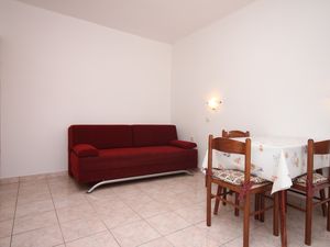 23929084-Ferienwohnung-5-Kustići-300x225-1