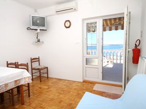 23930725-Ferienwohnung-4-Kustići-300x225-1