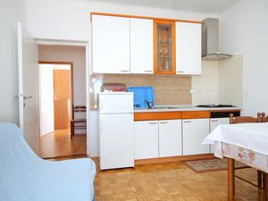 23930725-Ferienwohnung-4-Kustići-300x225-5