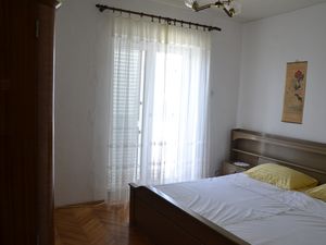 23929147-Ferienwohnung-5-Kustići-300x225-3