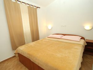 23929194-Ferienwohnung-4-Kustići-300x225-4