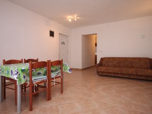 23929197-Ferienwohnung-4-Kustići-300x225-3