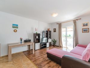 23731741-Ferienwohnung-7-Kustići-300x225-2