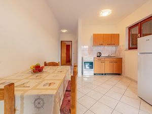 23766635-Ferienwohnung-3-Kustići-300x225-5