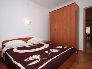 18322146-Ferienwohnung-4-Kustići-300x225-5