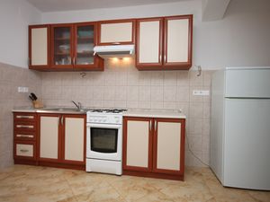 18323505-Ferienwohnung-5-Kustići-300x225-3