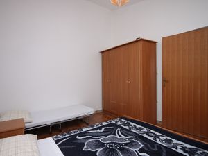 18322677-Ferienwohnung-3-Kustići-300x225-5