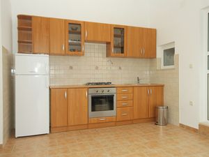 18321760-Ferienwohnung-5-Kustići-300x225-4