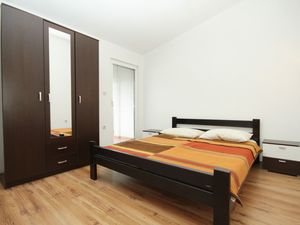 18321760-Ferienwohnung-5-Kustići-300x225-5