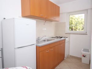 18322914-Ferienwohnung-4-Kustići-300x225-2