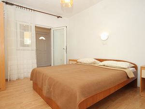 18322914-Ferienwohnung-4-Kustići-300x225-3