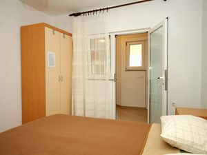 18322914-Ferienwohnung-4-Kustići-300x225-4