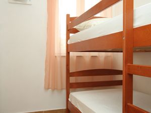 18322914-Ferienwohnung-4-Kustići-300x225-5